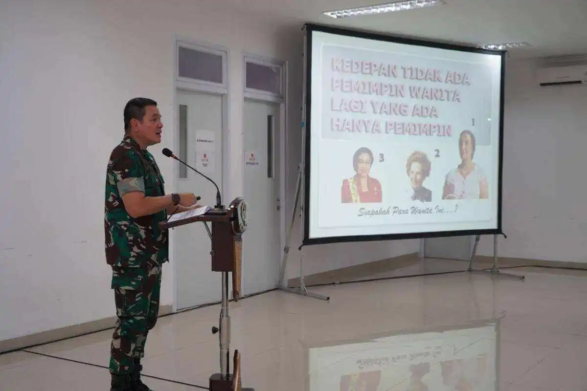 Gubernur Akmil, Berikan Pengarahan kepada Kowad Subkoor Akmil pada Pertemuan Rutin Triwulan IV