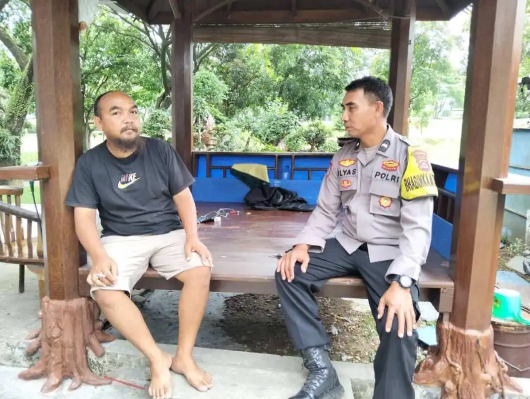 Bhabinkamtibmas Sukamulya Sambang Warga, Sampaikan Pesan Kamtibmas Jelang Nataru