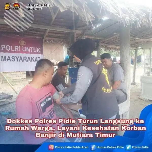 Dokkes Polres Pidie Turun Langsung ke Rumah Warga, Layani Kesehatan Korban Banjir di Mutiara Timur