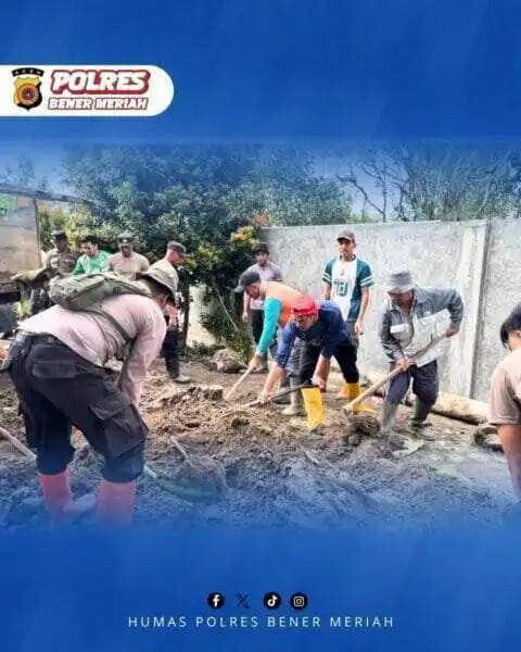 Polri Bersama Warga Pulihkan Masjid di Bener Meriah Pascabencana