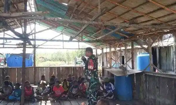 Peduli Dengan Generasi Penerus, Babinsa Koramil Mapurujaya Motivasi Anak-Anak Dalam Meraih Cita-Cita