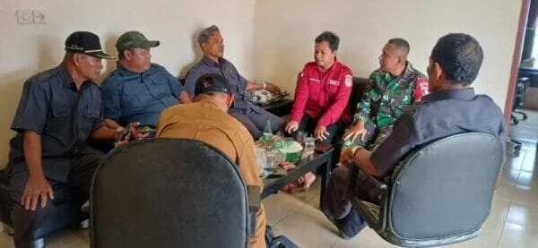 Perkuat Sinergi untuk Kemajuan Wilayah, Babinsa Lakukan Komsos Bersama Aparatur Desa