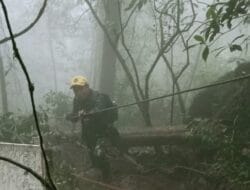 Prajurit TNI Temukan Enam Korban Kecelakaan Pesawat ATR 42-500