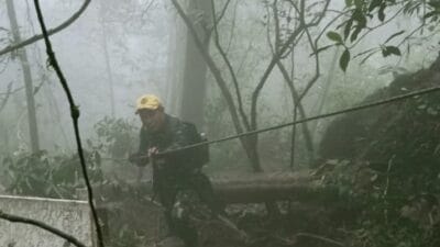 Prajurit TNI Temukan Enam Korban Kecelakaan Pesawat ATR 42-500