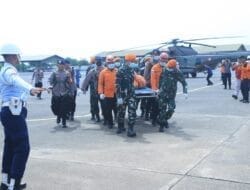 Danlanud Sultan Hasanuddin Pimpin Langsung Evakuasi Body Part Korban Jatuhnya Pesawat ATR 42-500