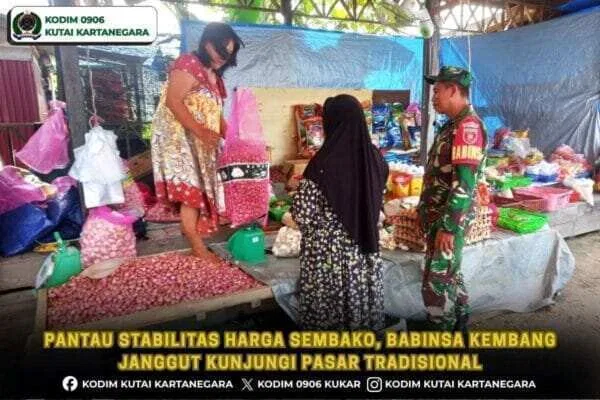 Pantau Stabilitas Harga Sembako, Babinsa Kembang Janggut Kunjungi Pasar Tradisional