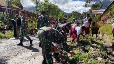 Kodim 1714/PJ Laksanakan Kegiatan “Sekolahku Bersih, Sekolahku Indah, Sekolahku Sehat” Secara Serentak di Se-Kabupaten Puncak Jaya
