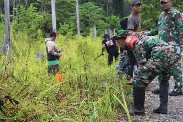 Kodim 1715/Yahukimo Gelar Karya Bakti Pembersihan Lingkungan Bersama Masyarakat