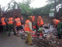 Nyatakan Perang Terhadap Sampah, TNI Bergerak Serentak Bersihkan Lingkungan