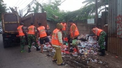 Nyatakan Perang Terhadap Sampah, TNI Bergerak Serentak Bersihkan Lingkungan