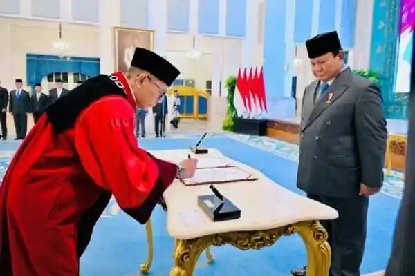 Wakil Panglima TNI Hadiri Pelantikan Hakim Mahkamah Konstitusi dan Wakil Menteri Keuangan di Istana Negara