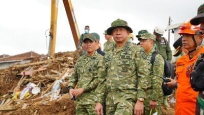 Panglima TNI Tinjau Lokasi Longsor Cisarua