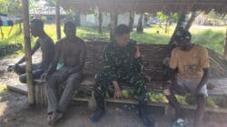 Babinsa Koramil 1710-07/Mapurujaya Laksanakan Komsos dengan Warga