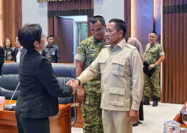 Wapang TNI dan Wamenhan RI Bahas Penguatan Alutsista dalam Rapat Kerja Komisi I di DPR RI