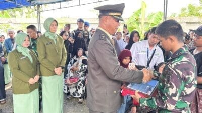 Upacara Militer Iringi Pemakaman Sertu Arifin Cepa yang Gugur dalam Tugas