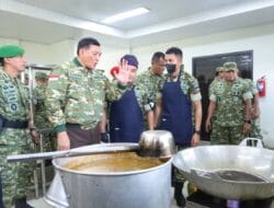 Wakil Panglima TNI Dampingi Menhan RI Kunjungi Yonif TP 852/ABY