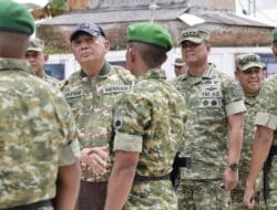 Wapang TNI Dampingi Menhan RI Tinjau Yonif TP 888, Perkuat Pertahanan Negara