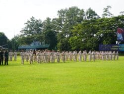 Upacara 17-an Februari 2026, Gubernur Akmil Bacakan Amanat Kasad dan Berikan Penghargaan Prajurit Berprestasi