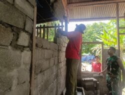Personel Satgas TMMD Ke-127 Kodim 1514/Morotai Laksanakan Penyusunan Batu Bata RTLH di Desa Mandiri