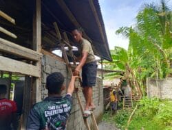 Personel TMMD Ke-127 Kodim 1514/Morotai Kerjakan Plester Dinding dan Pasang Triplek RTLH di Desa Mandiri