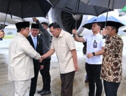 Panglima TNI Sambut Kedatangan Presiden RI Di Pangkalan TNI AU Halim PK