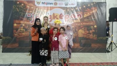 Raline Dzakira Murid Kelas 2 SDN Ngronggo 3 Kota Kediri menunjukkan kepercayaan diri di panggung Kota Kediri