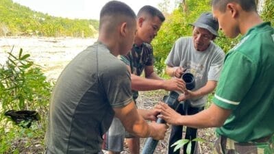 Satgas TNI AD Pimpin Gotong Royong, 550 Meter Pipa Air Bersih Terpasang di Desa Jamat