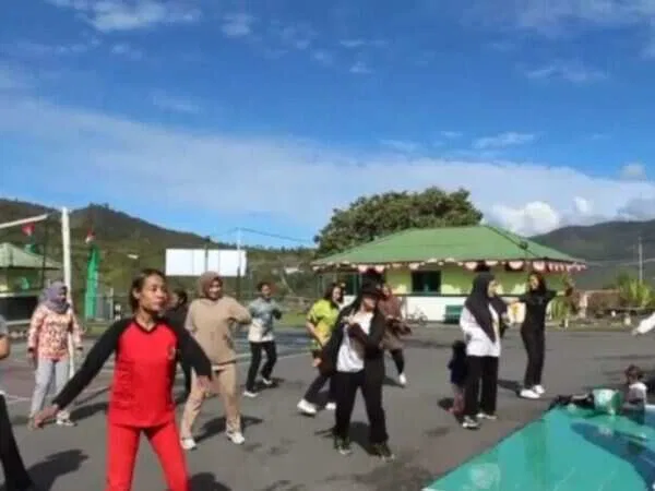 Senam Jum’at Sehat Bersama, Cara Ibu Persit Kodim 1714/Puncak Jaya Tampil Bugar Dan Sehat