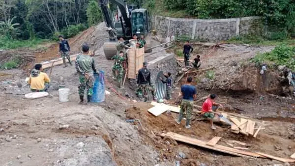 TNI AD Percepat Pemulihan Pascabencana, Infrastruktur Vital di Permata Capai 60 Persen