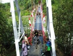 TNI AD Rampungkan Perehapan Jembatan Gantung Desa Empus, Bukti Nyata Pengabdian untuk Rakyat