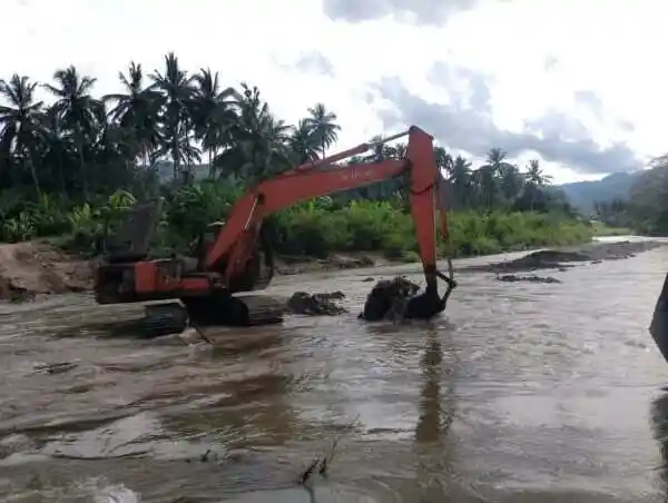 TNI AD Percepat Pembangunan Jembatan Gantung di Lima Puluh Kota, Akses Warga Segera Pulih