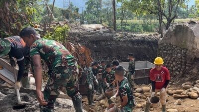 TNI AD Bangun Jembatan Gantung di Bonjol Pasaman, Percepat Pemulihan Akses Warga Pascabencana