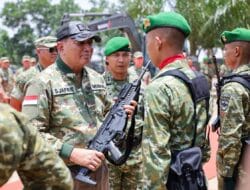 Pastikan Kesiapan Satuan, Wapang TNI Mendampingi Menhan RI Tinjau Yonif TP 848/SPC di Lampung