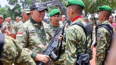Pastikan Kesiapan Satuan, Wapang TNI Mendampingi Menhan RI Tinjau Yonif TP 848/SPC di Lampung