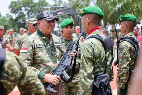 Pastikan Kesiapan Satuan, Wapang TNI Mendampingi Menhan RI Tinjau Yonif TP 848/SPC di Lampung