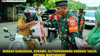 Berkah Ramadhan, Koramil 01/Tenggarong Berbagi Takjil kepada Masyarakat