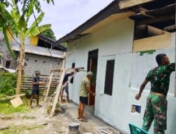 Personel TMMD Ke-127 Kodim 1514/Morotai Laksanakan Pengecatan RTLH di Desa Mandiri