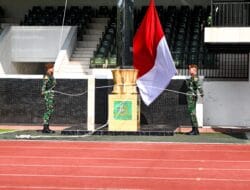 Dirbinjianbang Akmil Pimpin Upacara Bendera Minggu Kedua di Lapangan Sapta Marga