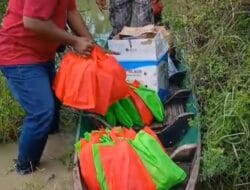 SPPG Mrutuk Tuban Antar Makan Bergizi Gratis Lewat Jalur Perahu