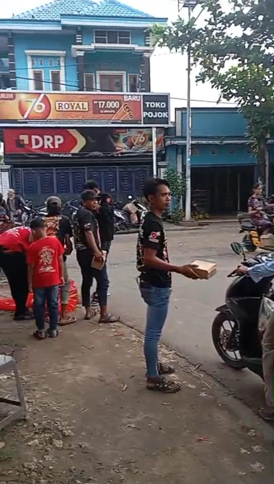 Aksi Sosial LRN Bancar, Takjil Dibagikan ke Pengguna Jalan