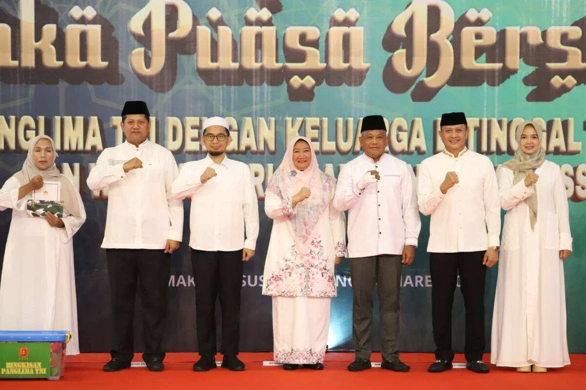 Buka Puasa Bersama Keluarga Prajurit dan Warakawuri Kopassus, Pererat Kebersamaan dan Solidaritas dalam Momen Ramadhan Buka Puasa Bersama Keluarga Prajurit dan Warakawuri Kopassus, Pererat Kebersamaan dan Solidaritas dalam Momen Ramadhan