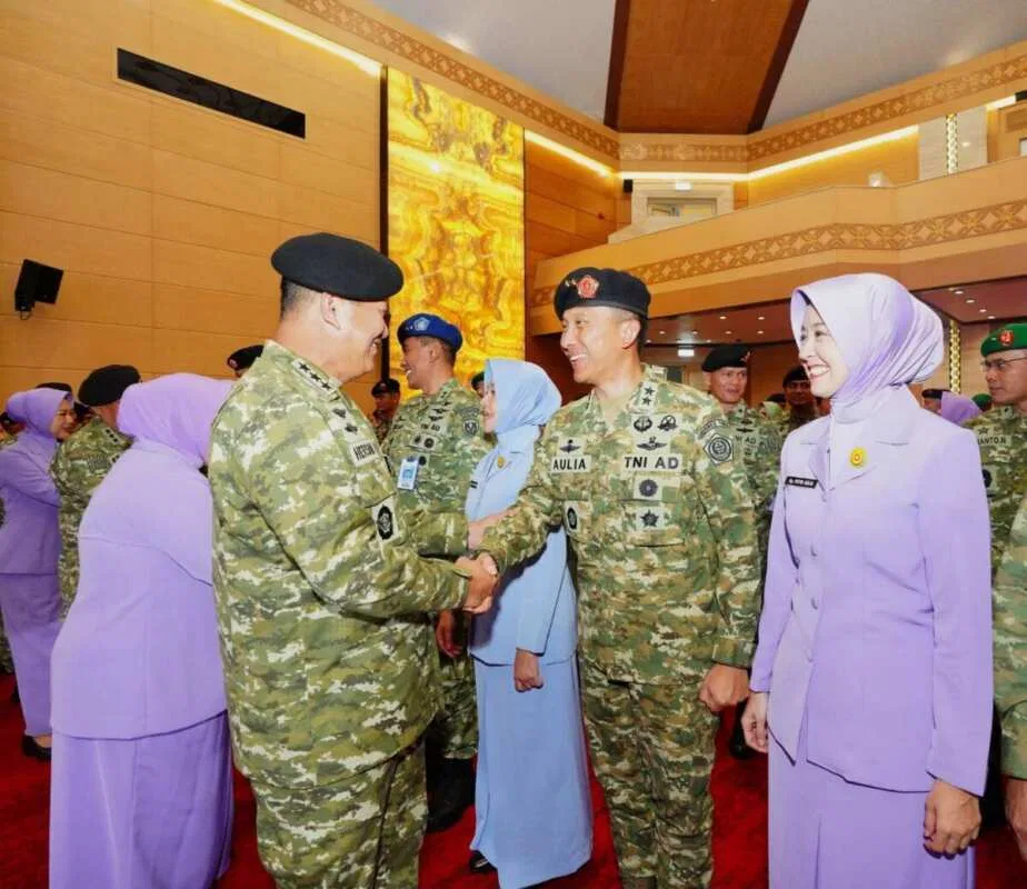 Irjen TNI Pimpin Upacara Laporan Korps Kenaikan Pangkat 54 Perwira Tinggi TNI