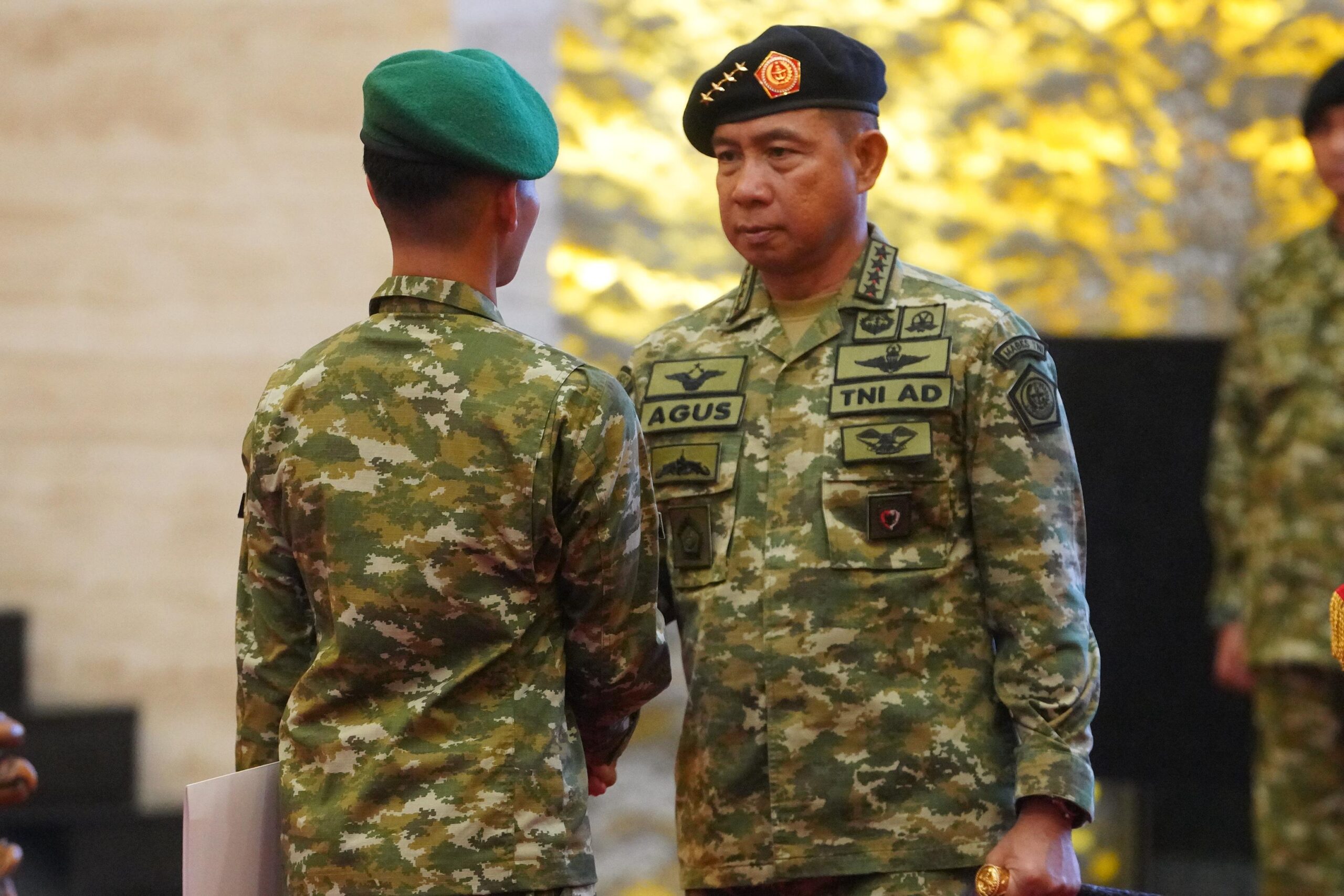 Panglima TNI Anugerahkan KPLB Prajurit TNI Berprestasi Juara Pertama Hafalan 30 Juz Al Quran