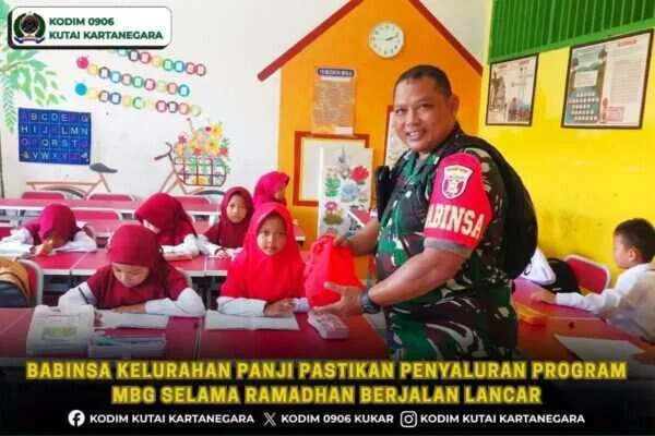 Babinsa Kelurahan Panji Pastikan Penyaluran Program MBG Selama Ramadhan Berjalan Lancar