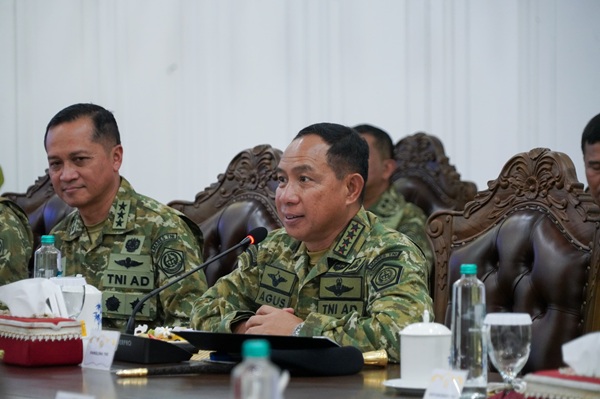 Pererat Kemitraan Strategis, Panglima TNI Terima Courtesy Call Panglima Angkatan Tentera Malaysia