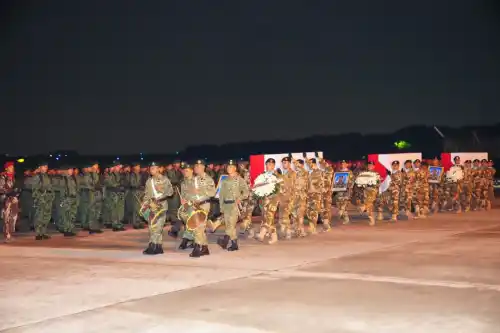 Presiden RI Beri Penghormatan Terakhir Untuk Tiga Prajurit TNI Saat Persemayaman di Bandara Soekarno-Hatta