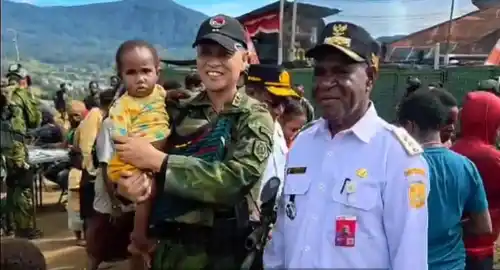 Koops TNI Habema Berbagi Kasih: Bagikan Sembako, Makan Bergizi Gratis, dan Pelayanan Kesehatan kepada Masyarakat Distrik Gome
