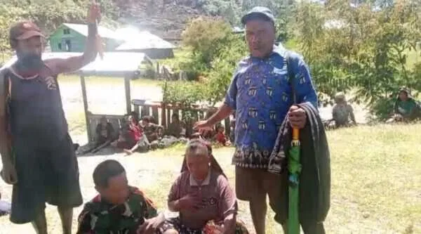 Warga Distrik Kembru Jadi Korban Penembakan TPNPB-OPM, TNI Siaga Berikan Perlindungan dan Bantu Evakuasi Warga Distrik Kembru Jadi Korban Penembakan TPNPB-OPM, TNI Siaga Berikan Perlindungan dan Bantu Evakuasi