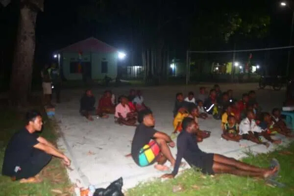 Tumbuhkan Jiwa Patriotisme, Satgas TMMD Ke-128 Kodim 1801/Manokwari Gelar Film Perjuangan ‎