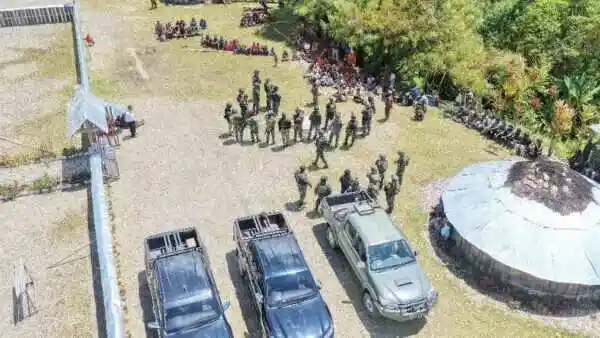 Kodim 1714/Puncak Jaya Peduli Pengungsi dan Salurkan Bantuan Kemanusiaan di Kampung Tirineri